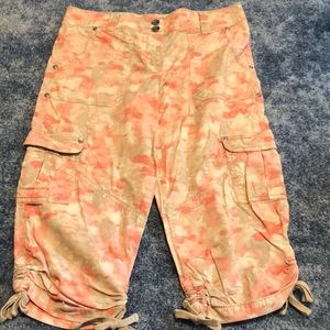 Style & CO Petite Camo Capris